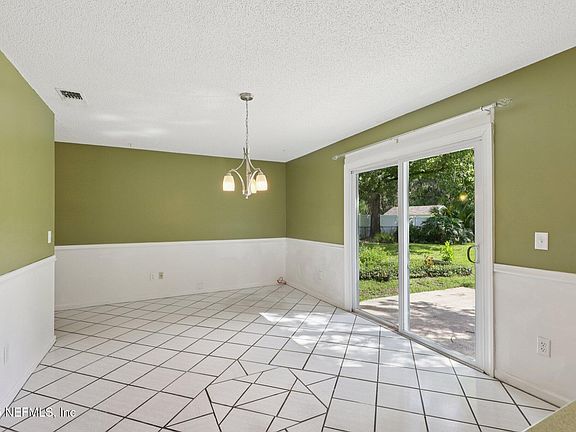 5th image of 12221 GOVERNORS Drive W