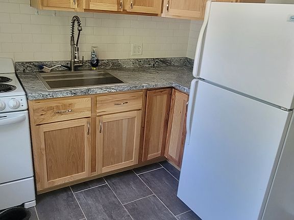 4th image of 607 13th Ave E #5