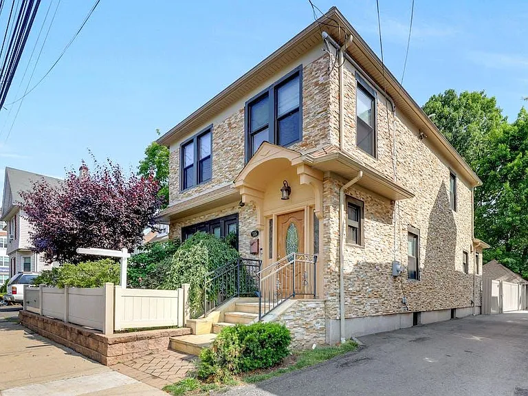 115 W Englewood Ave — Photo 3