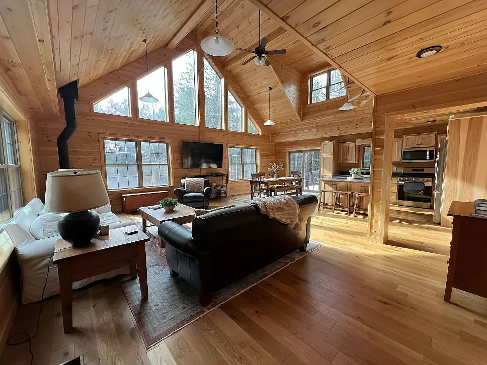 4 bed, 3.0 bath, $8,250 — Photo 3