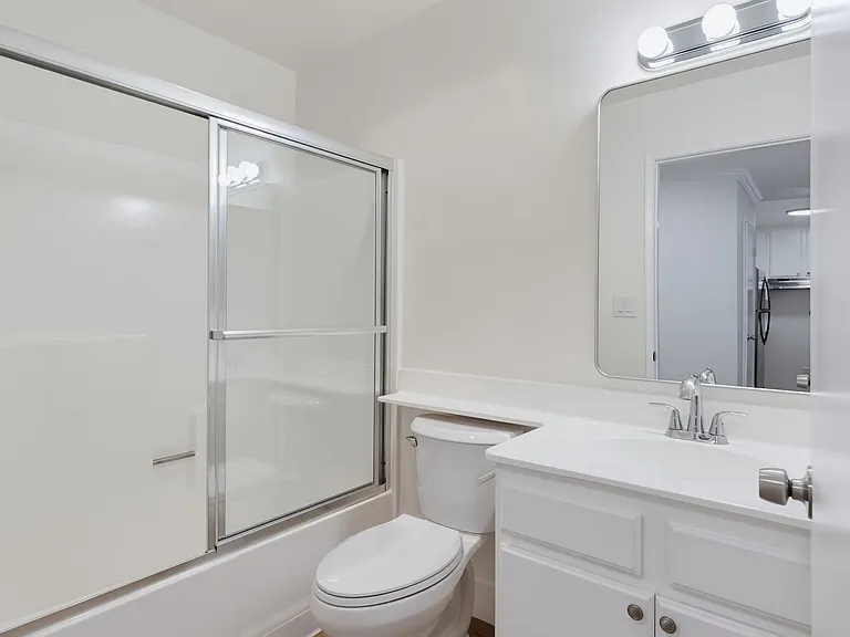 RENOVATED 1 BED 1 BATH - UNIT #109