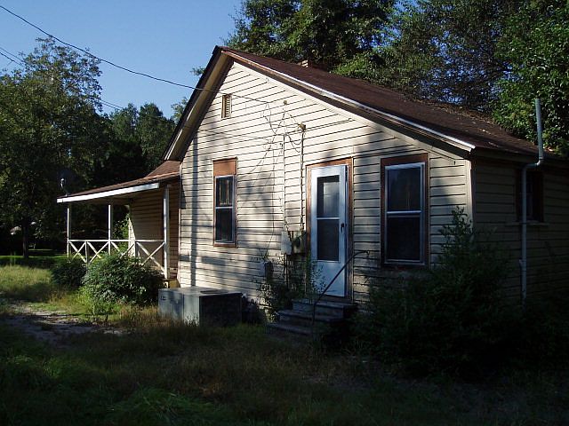 2nd image of 209 W Orange St