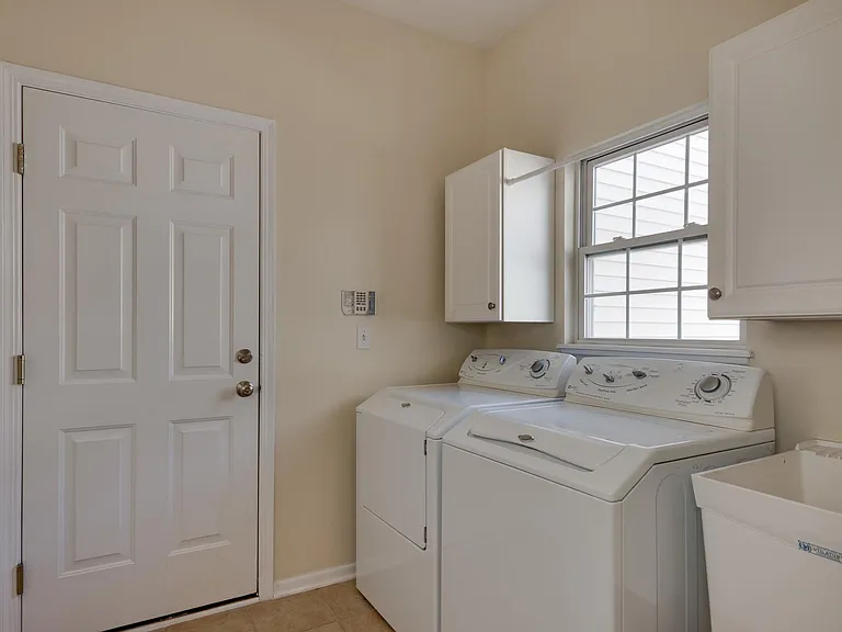 8430 Chester Pkwy — Photo 30