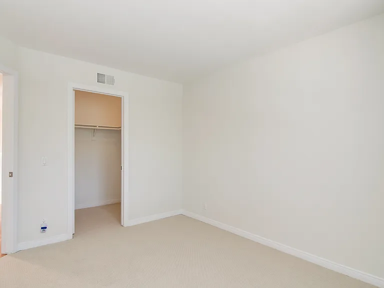 24261 Cascades Dr — Photo 26