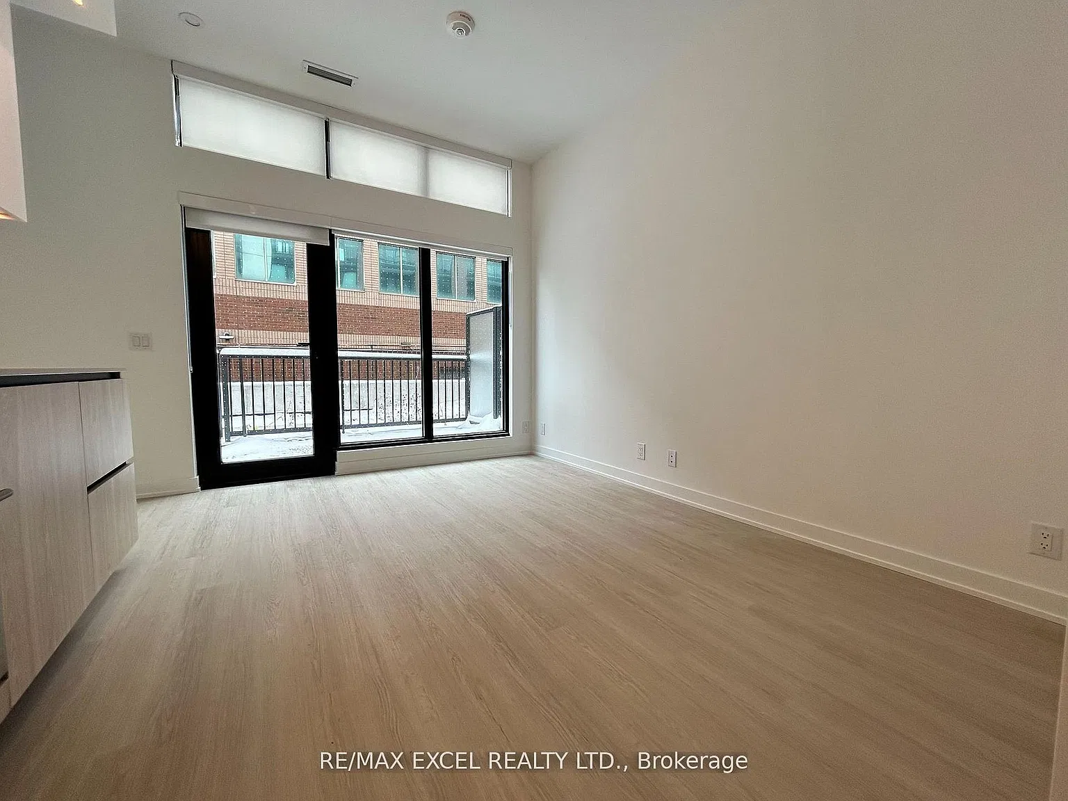 699 Sheppard Ave E — Photo 2