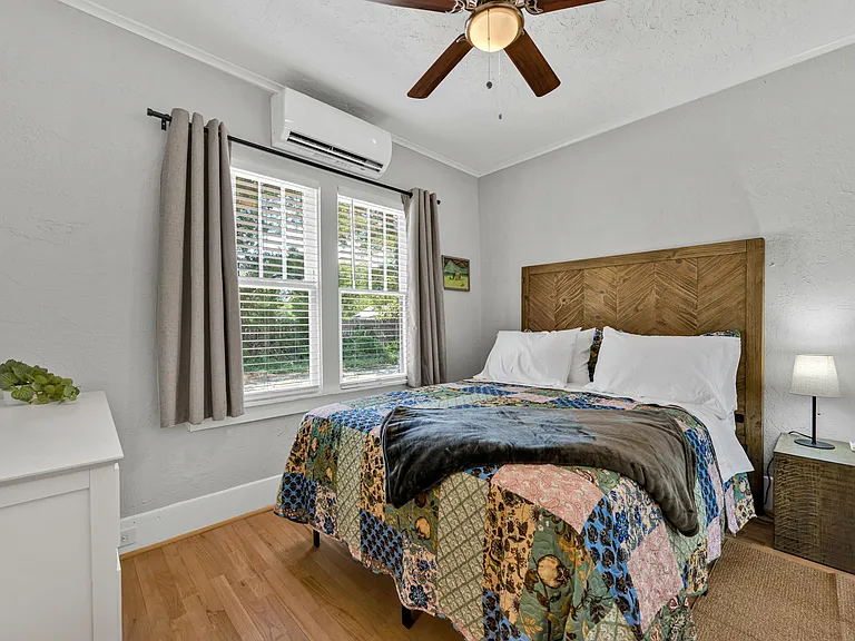 1003 W Cypress Ave — Photo 13