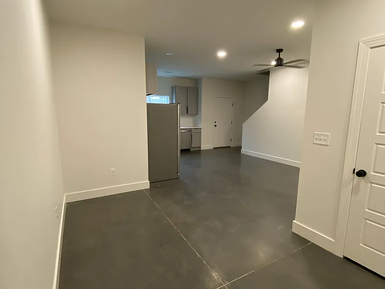 1932 Cambridge Village Dr — Photo 2