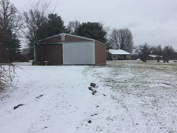 Double lot w addl garage