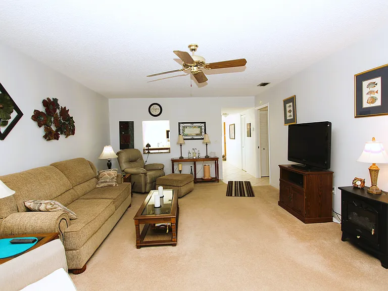 Livingroom - view 3