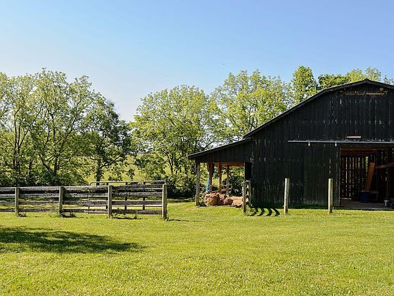 3rd image of 1541 Leesburg Newtown Rd