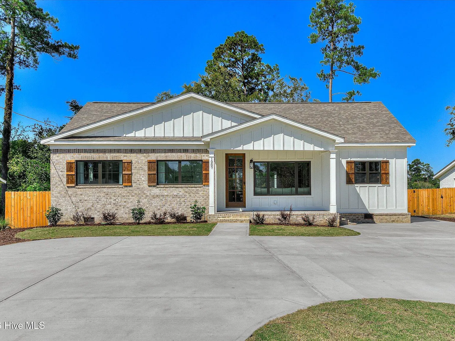 4 bed, 4.0 bath, 2151 sqft, $4,000 — Photo 1