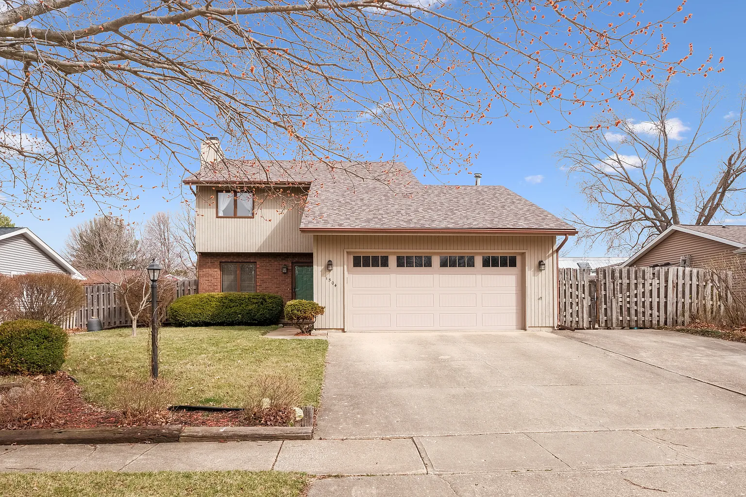1504 Harrington Dr photo 1