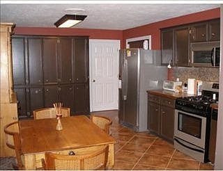 2nd image of 908 Garden Ln