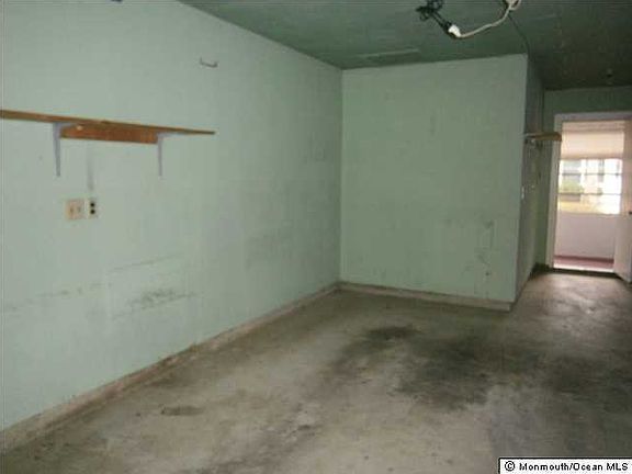 5th image of 265 Kingston Court #B