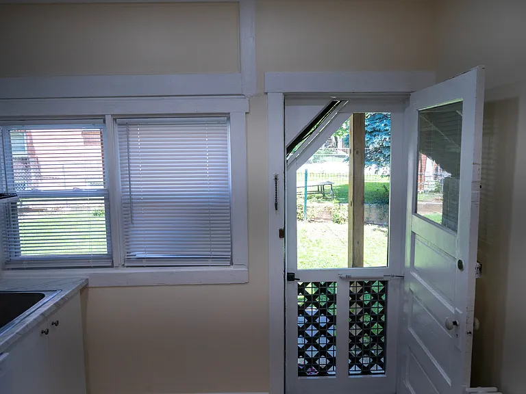 901 View St #D — Photo 8