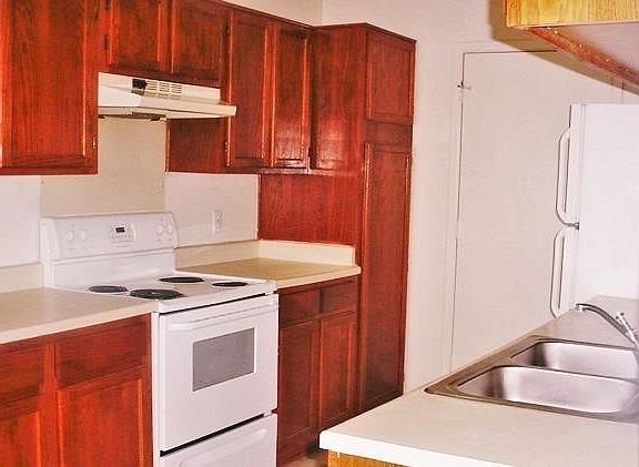 4th image of 1745 Carrington Dr