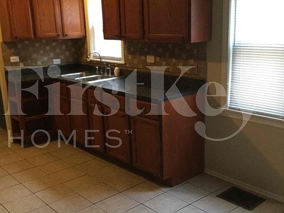 5th image of 8044 S Maplewood Ave