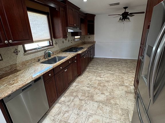 4th image of 146 Vineland Ave #146