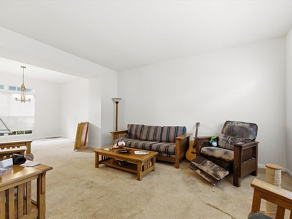 5th image of 445 Greenview Ln