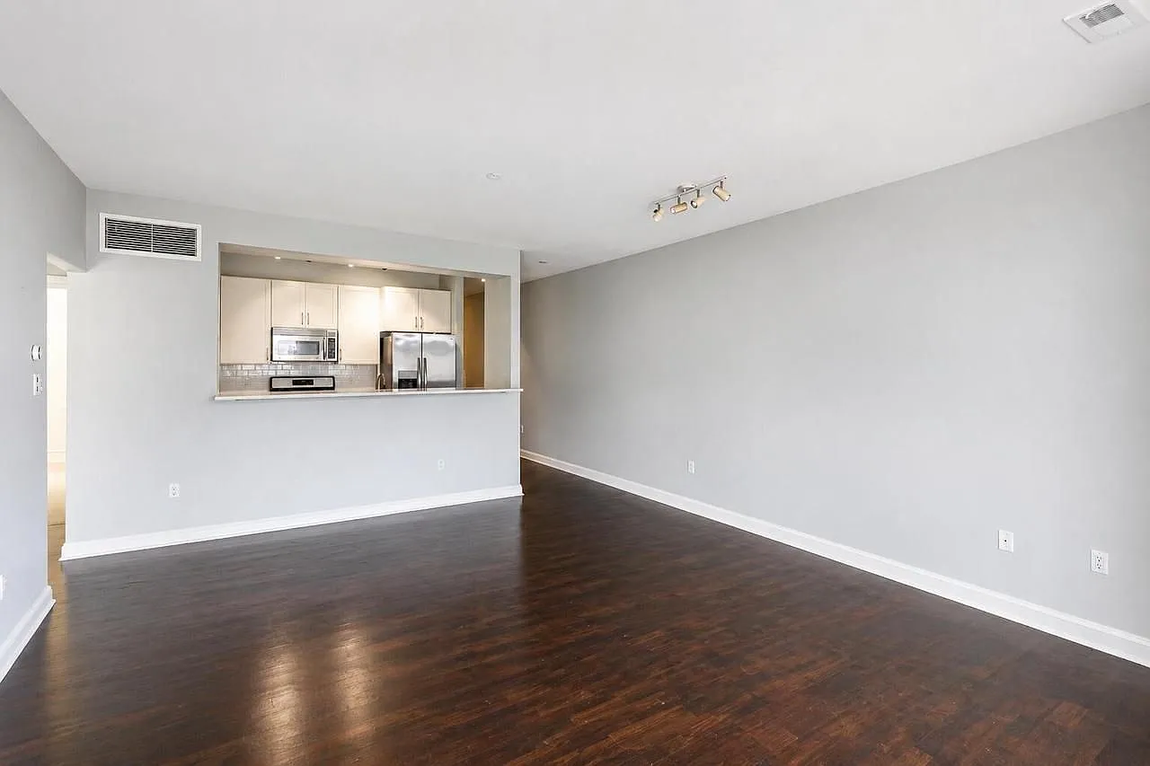 2 bed, 2.0 bath, 1269 sqft, $2,395 — Photo 4