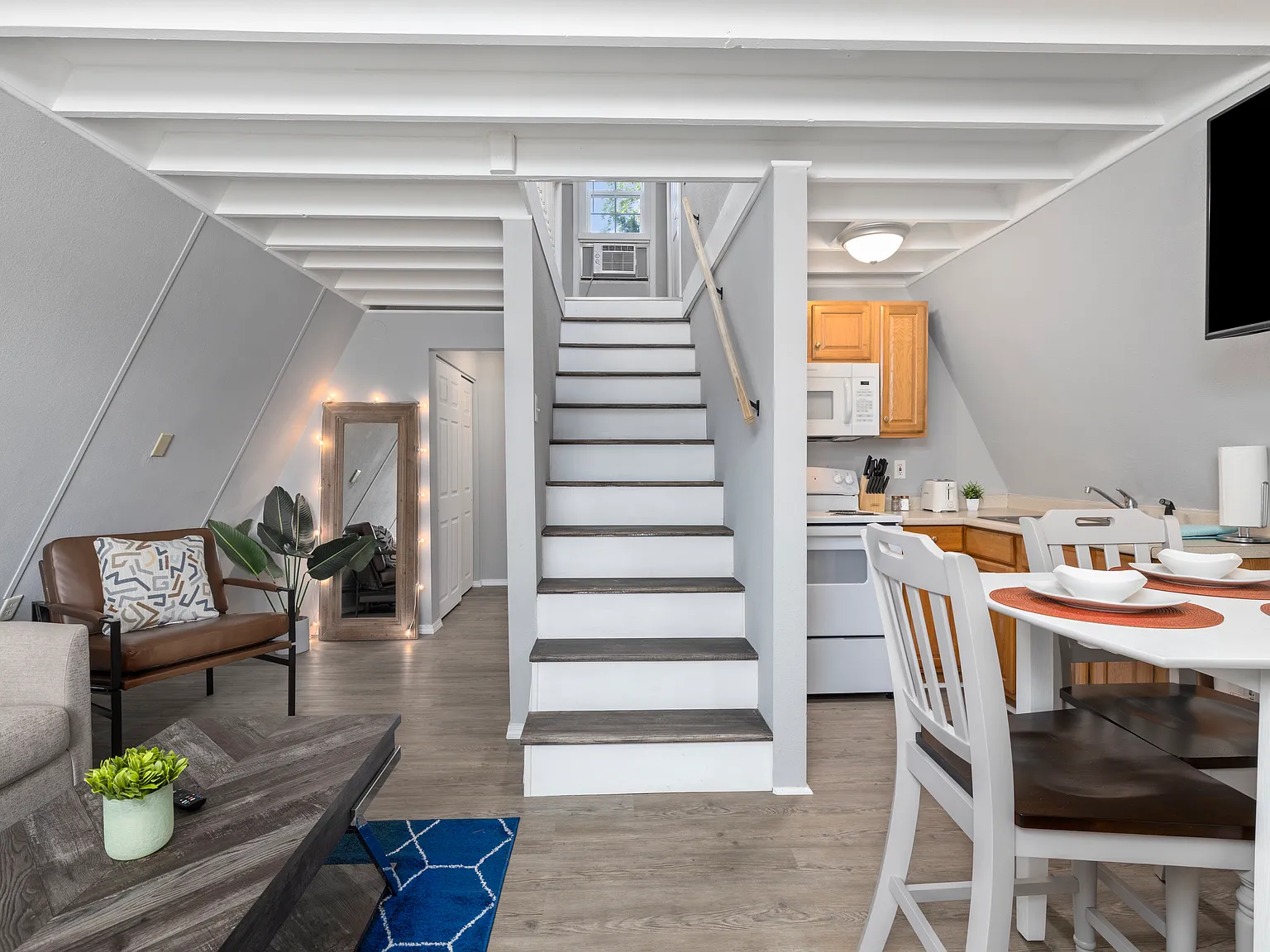 2 bed, 900 sqft, $950 — Photo 3