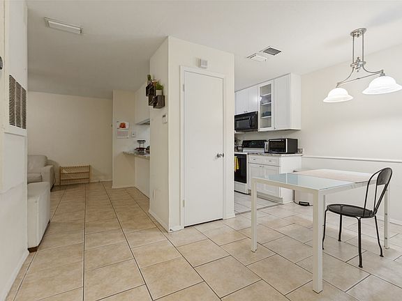 4th image of 5981 Arapaho Rd APT 103