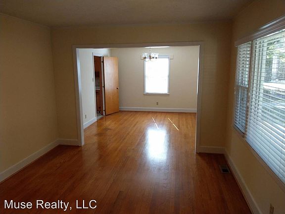 3rd image of 2835 Dogwood Cir