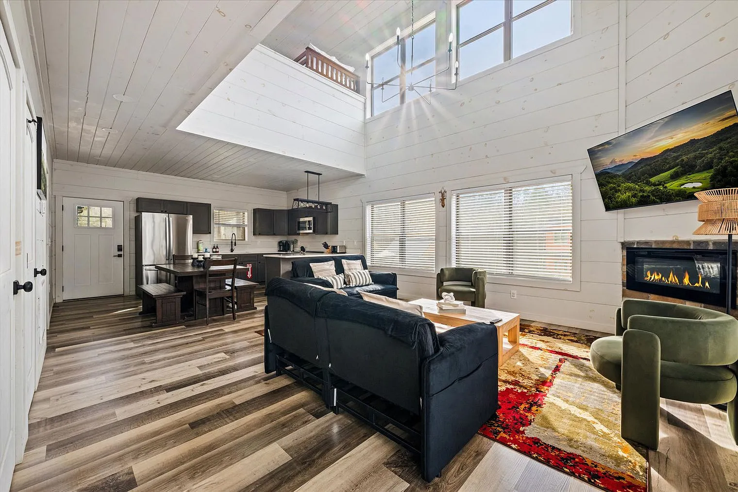 2 bed, 4.0 bath, 2389 sqft, $8,001 — Photo 3