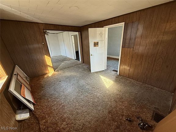 2nd image of 503 E 9th St