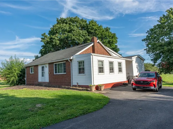 762 Hartzell School Rd, New Brighton, PA 15066