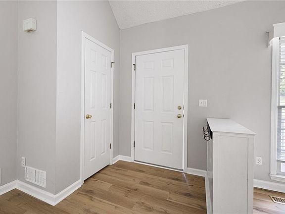 4th image of 347 Viola Dr
