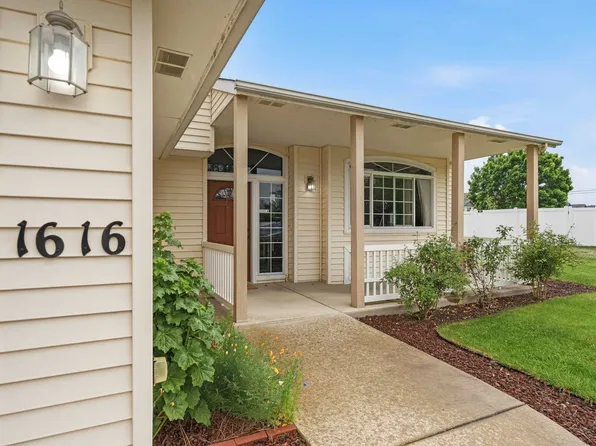 1616 N Rio Grande Ln, Greenacres, WA 99016