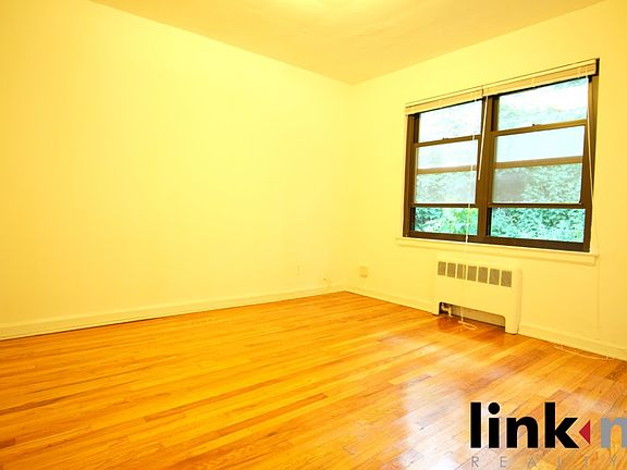 4th image of 367 Parkview Ave #2N
