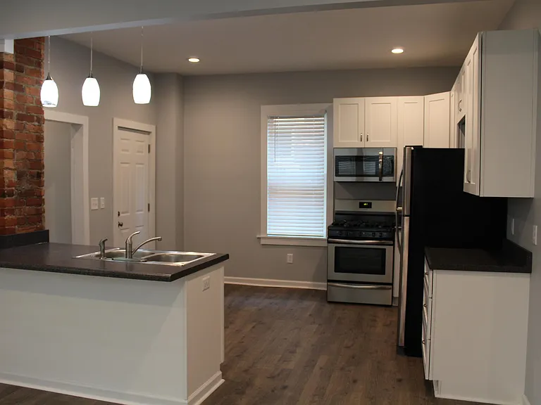 932 Linwood Ave — Photo 13