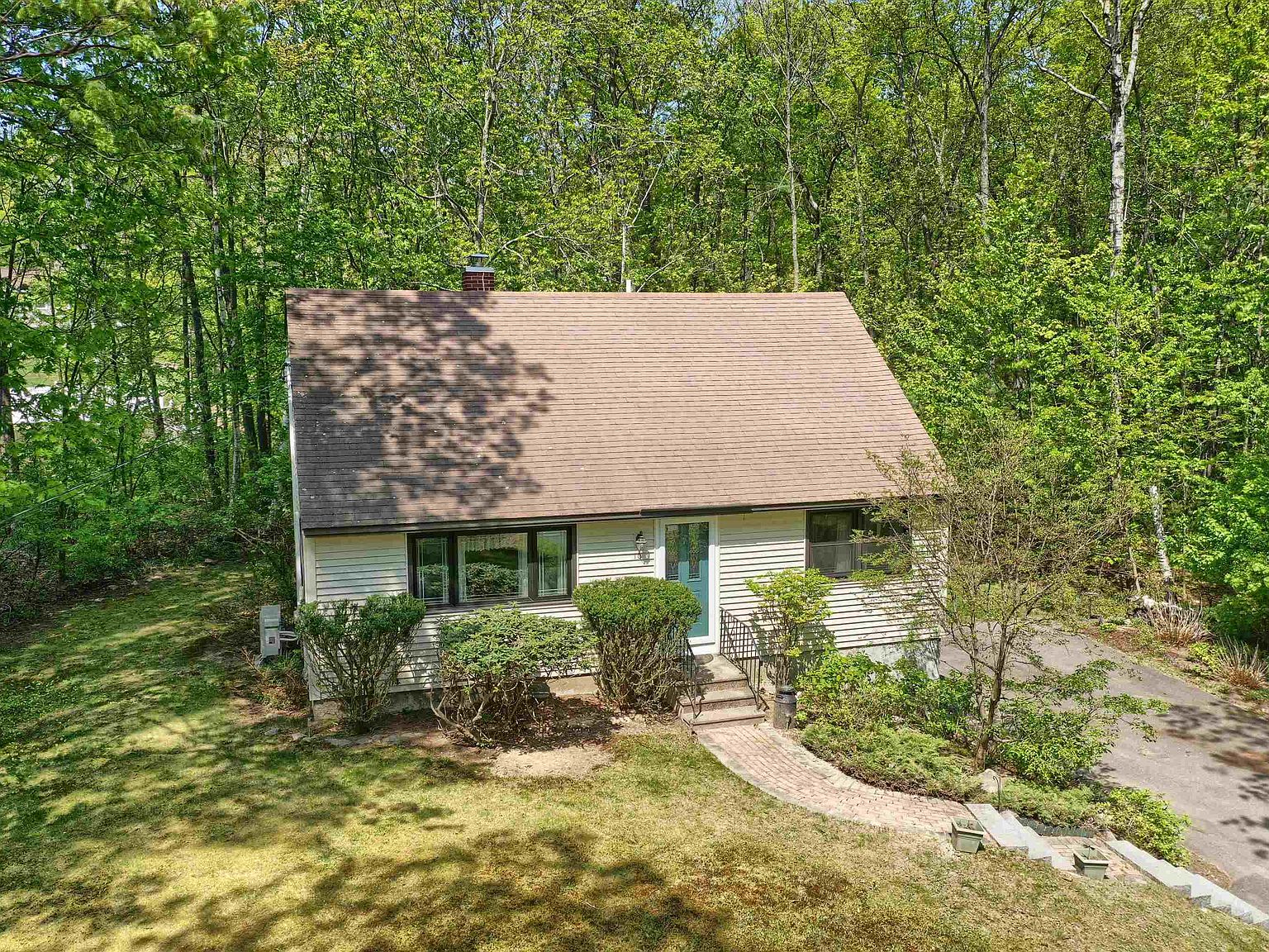 10 Joanne Drive, Hooksett, NH 03106 Zillow