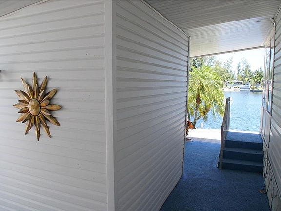 5th image of 5740 Lagoon Dr