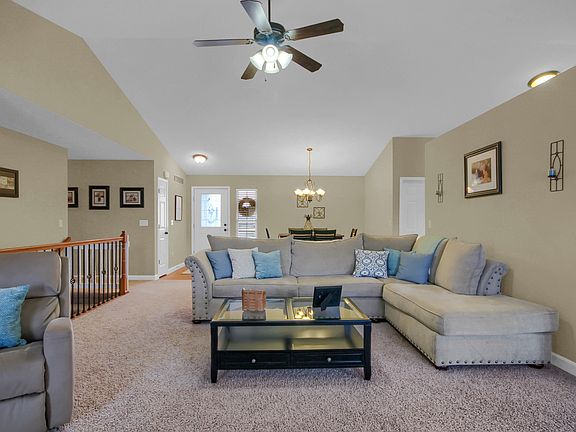 3rd image of 1860 Wellington Ln