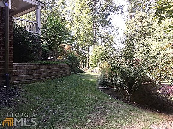 ADDITION PROFESSIONAL LANDSCAPING FOR PRIVACY AND PLEASURE