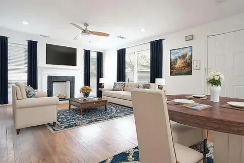 2 bed, 1303 sqft, $2,000 — Photo 2