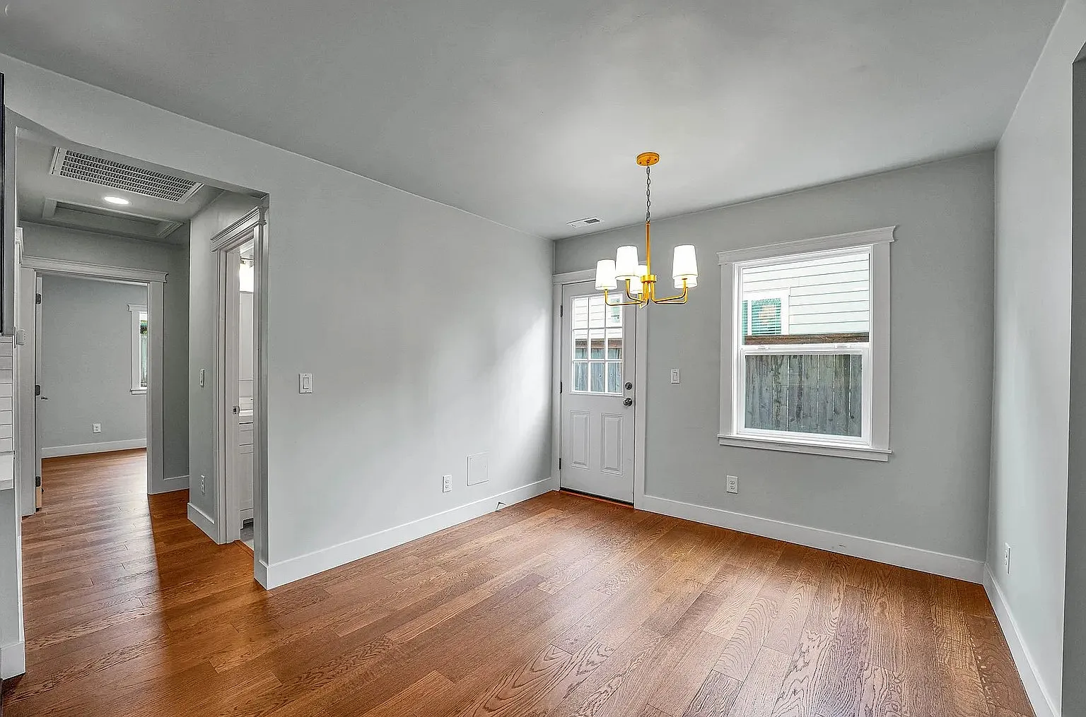 3 bed, 975 sqft, $2,695 — Photo 4