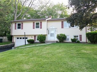26 Seneca Rd, Portsmouth, RI 02871