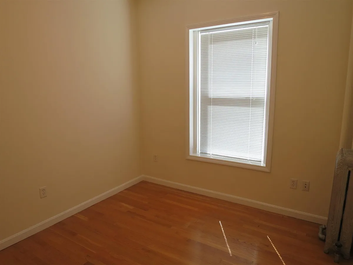 Building Photo - 64 Vinal Ave #3