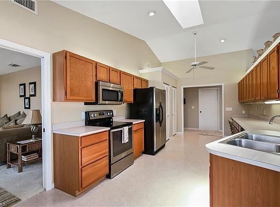 5th image of 2060 Dogwood Dr