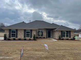5951 Grove Ln, Horn Lake, MS 38637