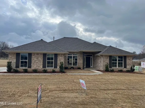 5951 Grove Ln, Horn Lake, MS 38637