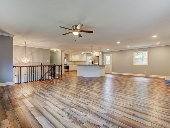 4th image of 7816 Luxmore Dr