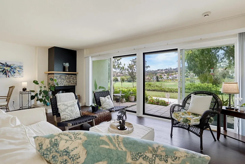 2 bed, 2.5 bath, 1392 sqft, $4,500 — Photo 3