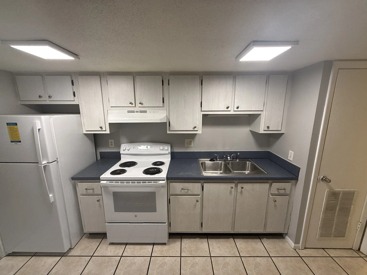 1 bed, 1.0 bath, 750 sqft, $1,300 — Photo 2