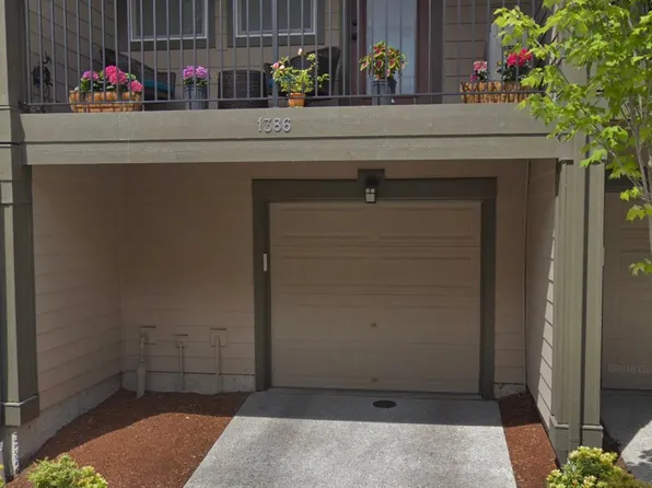 1386 Williamsburg Walk NE, Issaquah, WA 98029