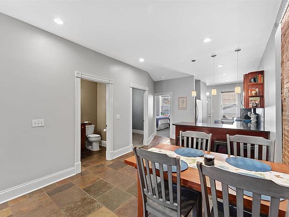 5th image of 2103 Allen Ave #A